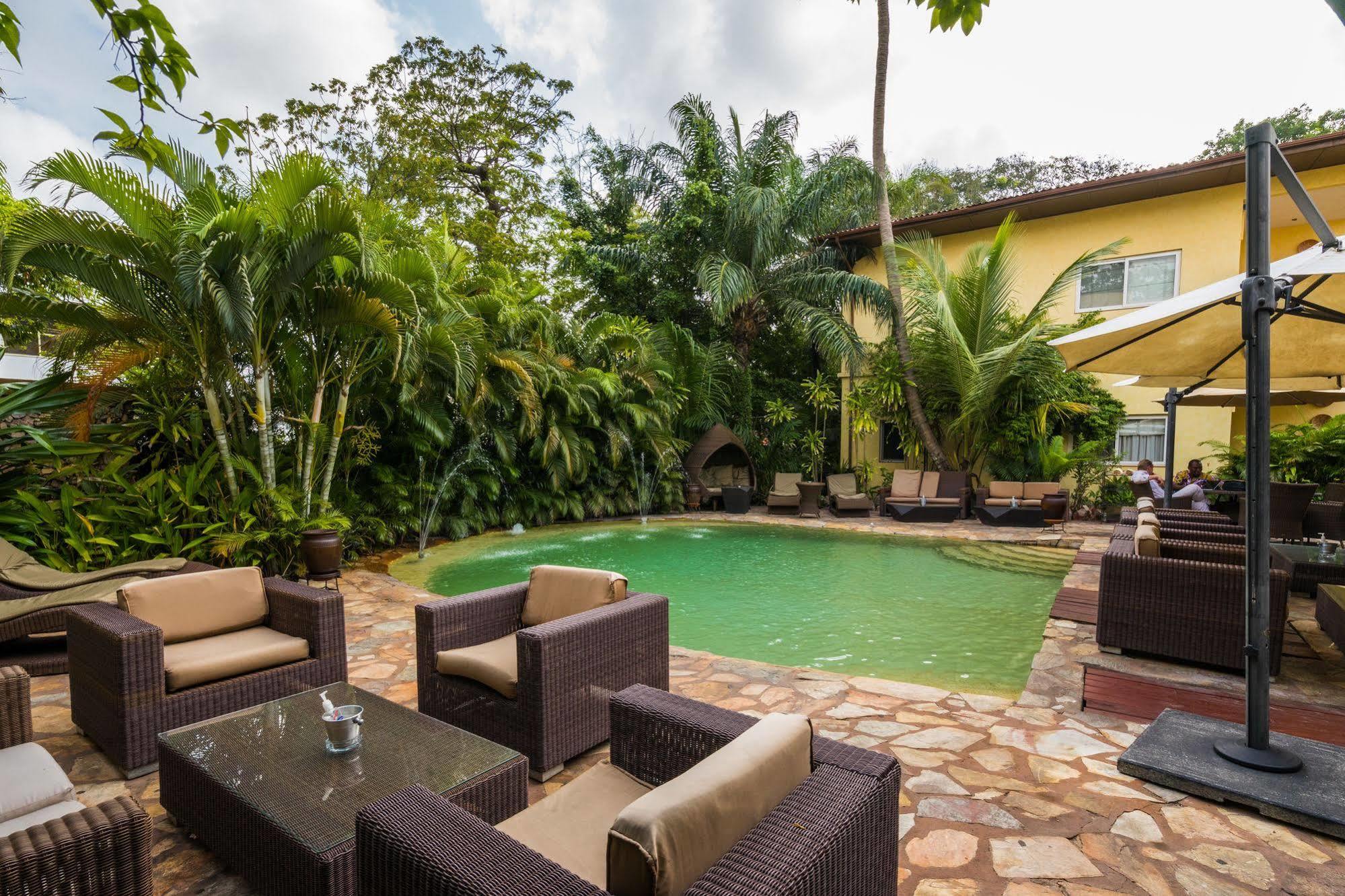 La Villa Boutique Hotel Accra Exterior photo